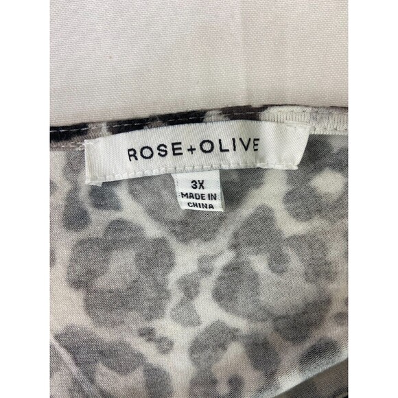 Rose + Olive Women's Size 3X Cheetah Print Blouse Black White Stretch Soft Chic - Picture 3 of 10